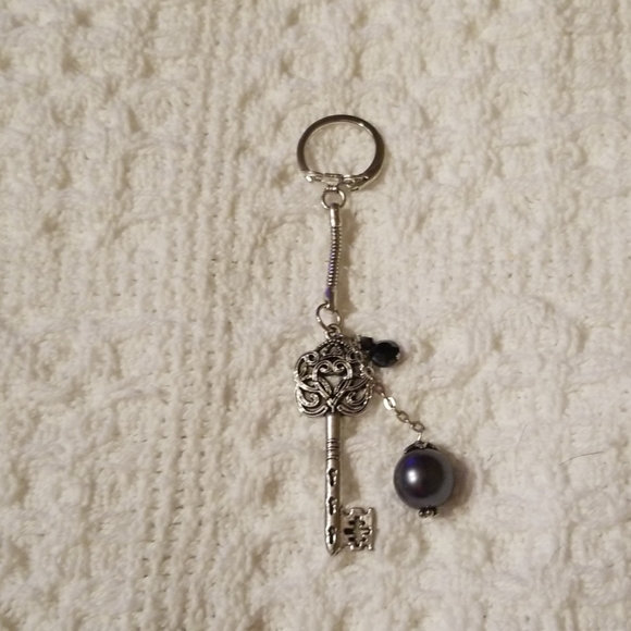 Key and bead keychain - Picture 1 of 1